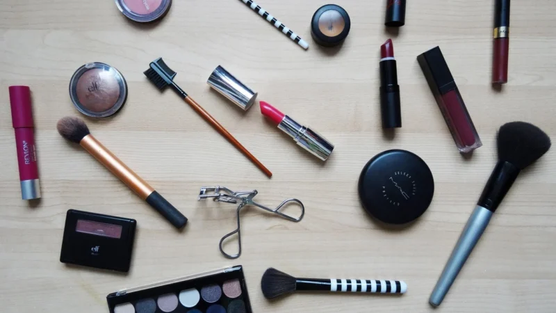 10 Must-Have Makeup Products for Flawless Foundation