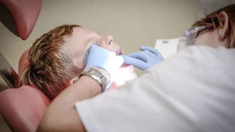 Dlaczego Regularne Wizyty u Dentysty Są Kluczowe dla Twojego Zdrowia Jamy Ustnej
