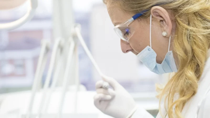 Jak znaleźć polskiego dentystę w UK?